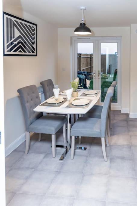 Cozy 3 Bed Sasha House In Beeston Nottingham Exterior foto
